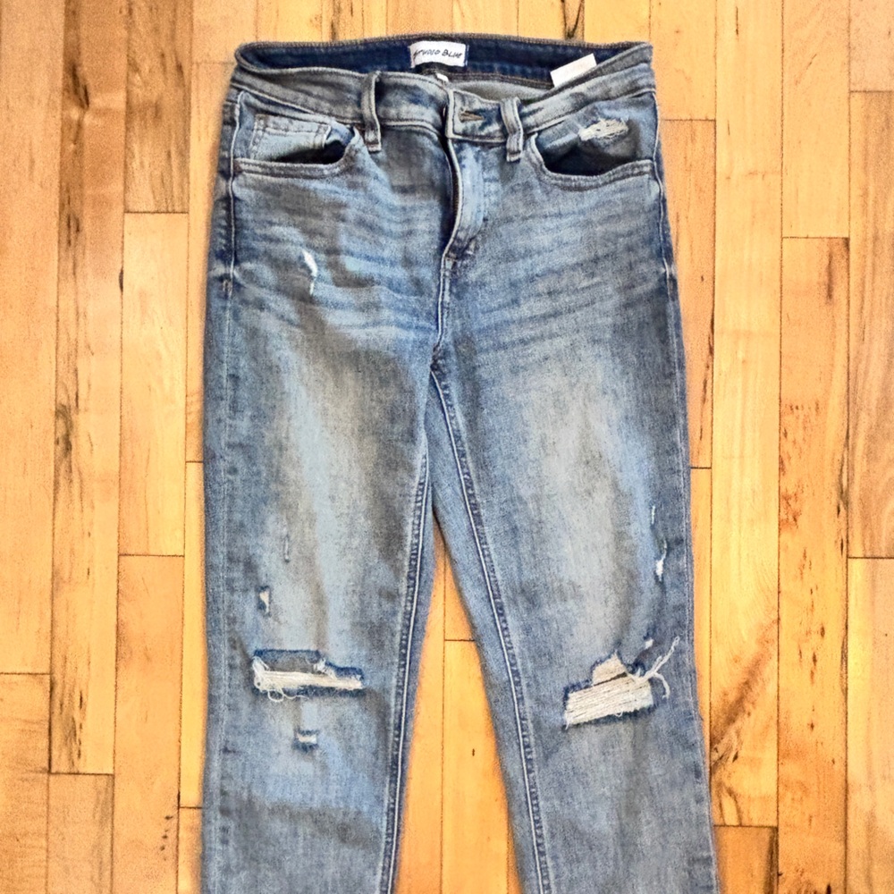 Women's Light Blue Distressed ankle length Jeans